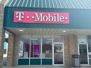T-Mobile Pines Rd & Financial Plaza