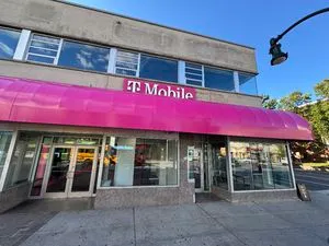 T-Mobile Colesville Rd & Fenton St