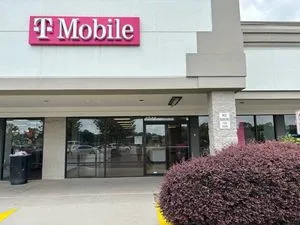 T-Mobile N Brightleaf Blvd & Pinecrest St