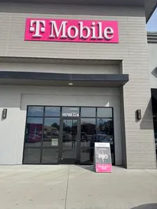 T-Mobile US 169 & Hospital Dr