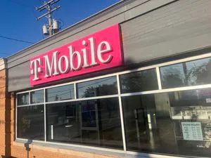 T-Mobile Som Center Rd & Baldwin Rd