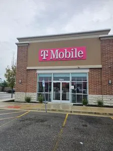 T-Mobile W Ireland Rd & Michigan St