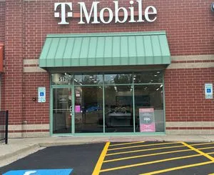 T-Mobile Randall Rd & Whispering Trl