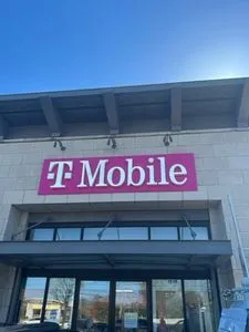 T-Mobile 13 Mile & Southfield