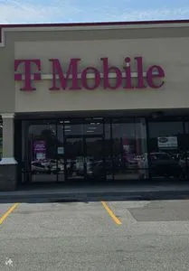 T-Mobile N Howe St & River Rd Se