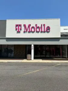 T-Mobile Sunrise Hwy & Johnson Ave