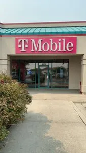 T-Mobile Milwaukee St - Westpark Plaza