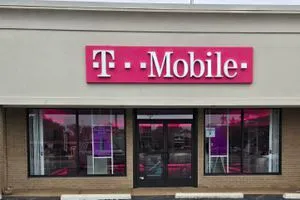 T-Mobile Memorial Blvd & Mooreland Dr