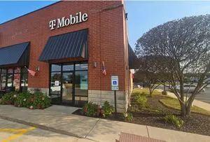 T-Mobile N US Hwy 12 & Short St
