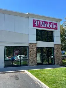 T-Mobile Broadway Ave & University Dr
