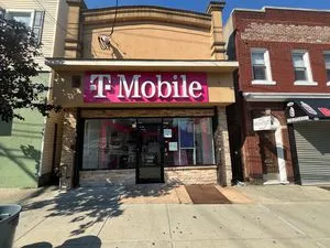 T-Mobile Bay St & St Marys Ave
