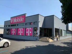 T-Mobile Hylan Blvd & New Dorp Lane