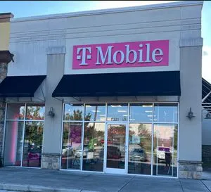 T-Mobile Henry Blvd and Brannen St