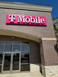 T-Mobile US Hwy 10 & Sandy Ln