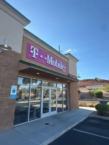 T-Mobile Red Cliffs Dr & 2450 E