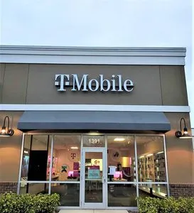 T-Mobile 34th St N & 14th Ave N