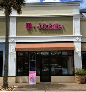 T-Mobile Roosevelt Blvd N & Gandy Blvd N
