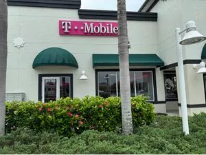 T-Mobile SE Federal Hwy & SE Cove Rd