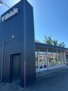 T-Mobile Main Street & Valley Avenue E