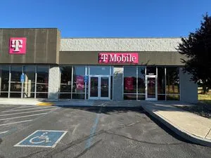 T-Mobile Main St & Fairgrounds Rd