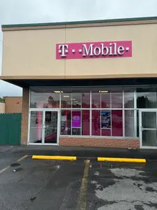 T-Mobile W Genesee St & Beverly Dr