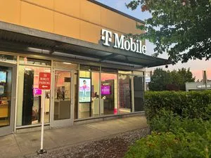 T-Mobile Pacific Ave S & 122nd St S