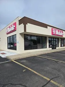 T-Mobile W Chicago Blvd & Cairns St
