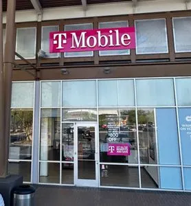 T-Mobile Tempe Mrktplc - Outside Endcap