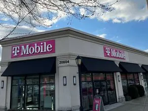 T-Mobile Bothell & 208th St