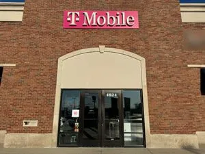 T-Mobile US Hwy 41 & S 7th St