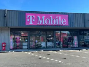 T-Mobile W 6th St & Webber St