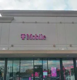 T-Mobile Lk Woodlands Dr & Pinecroft Dr