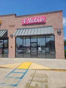 T-Mobile N Canal Blvd & La 20
