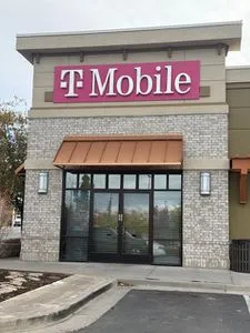 T-Mobile 400 N & I-15