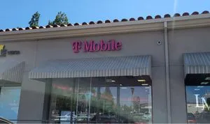 T-Mobile Country Oaks Plaza