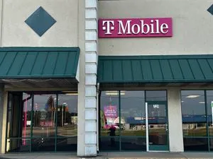 T-Mobile S US Hwy 131 & Super 8 Way