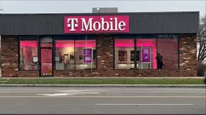 T-Mobile Alexis & Lewis
