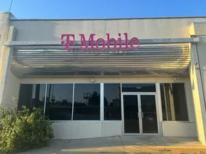 T-Mobile SW Topeka Blvd & SW 30th St