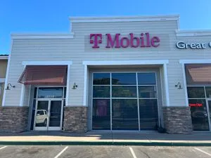T-Mobile Grant Line Rd - Chili's Center