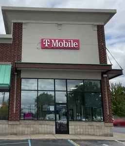 T-Mobile W Maple & Crooks