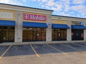 T-Mobile The Plaza & E Hwy 47