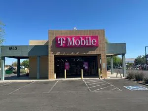 T-Mobile W Valencia Rd & S Oak Tree Dr