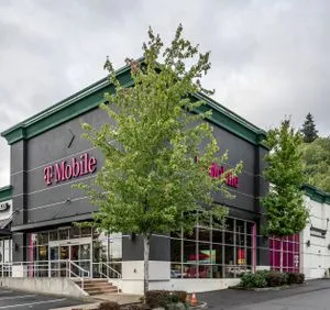 T-Mobile Southcenter Pkwy & Minkler Blvd