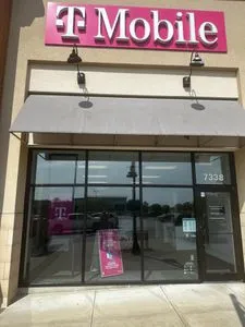T-Mobile S Olympia Ave & Town Center Dr