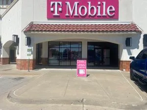 T-Mobile Riverside Pkwy & Creek Tpke