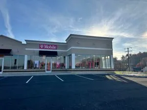 T-Mobile Hunter Hwy & Runway Rd