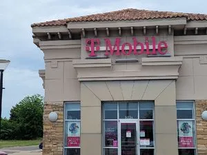 T-Mobile McFarland & 15th St