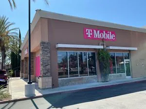 T-Mobile Red Hill & Edinger