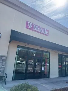 T-Mobile Arprt Park Blvd & Commerce Dr