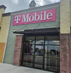 T-Mobile E Main St & Ham Ln